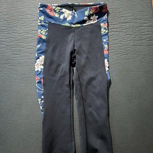 BlackMilk Capri Leggings XS